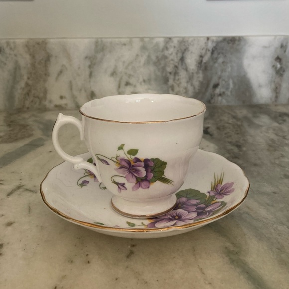Vintage Royal Vale Violets Galore Floral English Fine China Teacup Set - Picture 2 of 7